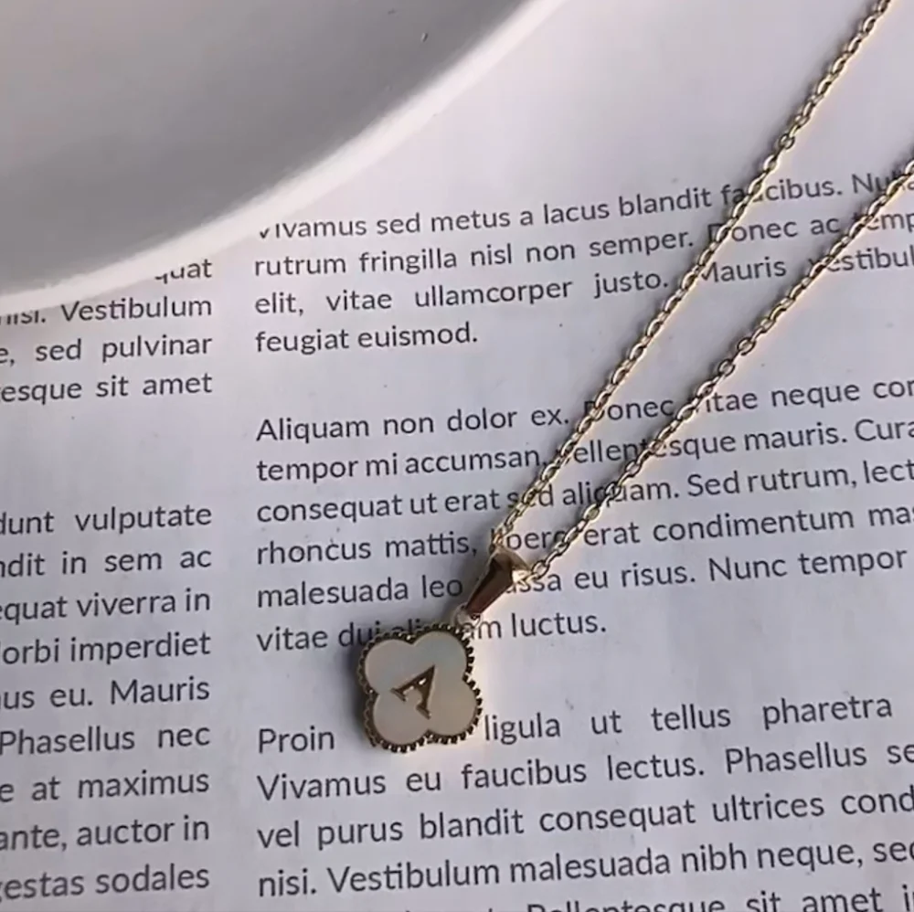 18k Stainless Steel Clover Initial Pendant w/necklace🤍🌟 - Picture 2 of 3